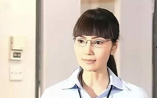 娱乐吃瓜美女变成女配,她如何华丽转身？